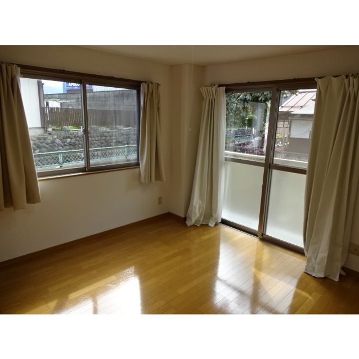 ひまわりハイツ102の居間