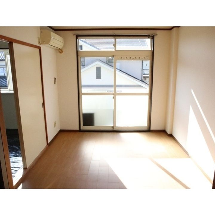 サンヒルズ202の居間