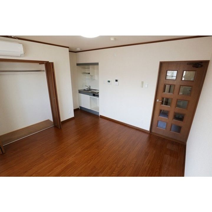 エレクトハイツの居間
