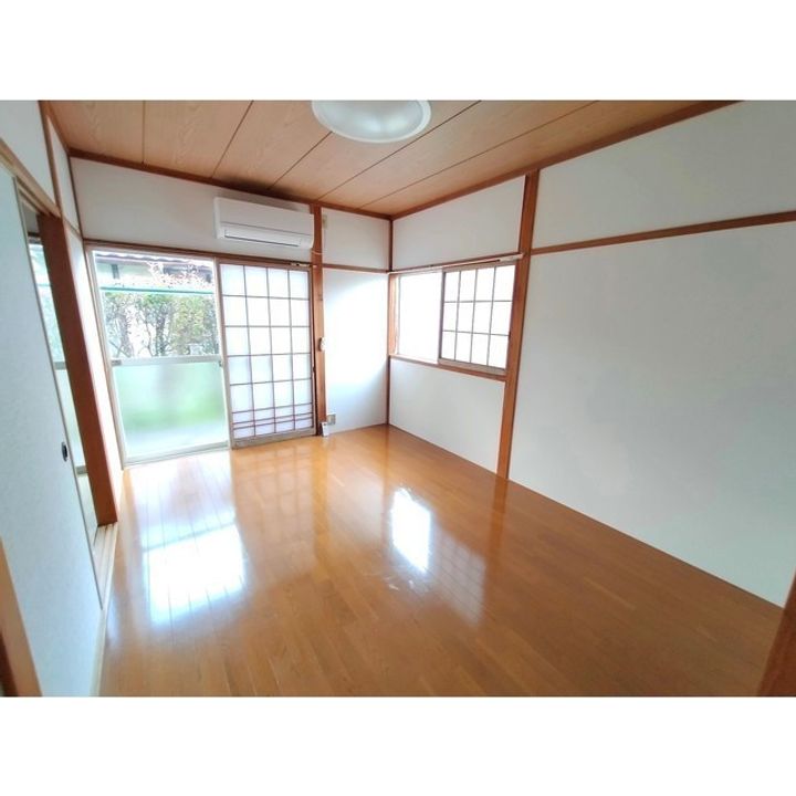 パレスアライ102の居間