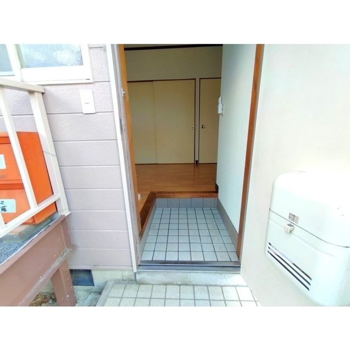 パレスアライ102の玄関