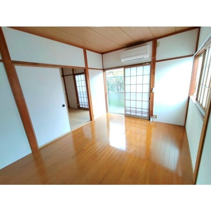 パレスアライ102の居間