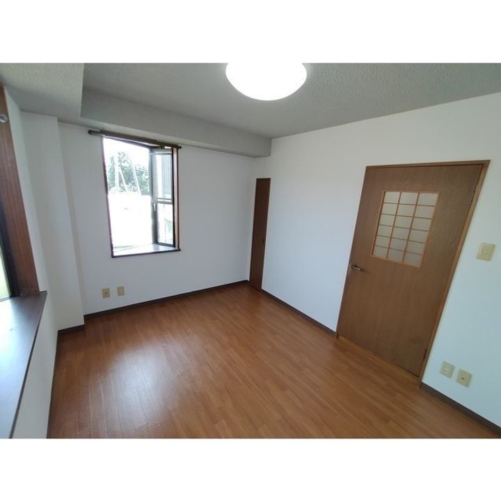 ヴィラエクセレント201の居間