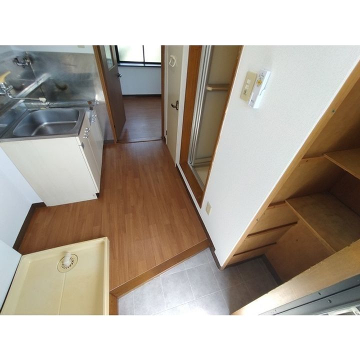 ヴィラエクセレント201の玄関