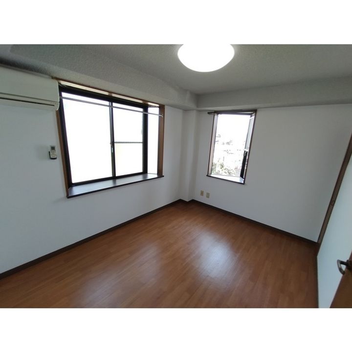 ヴィラエクセレント201の居間