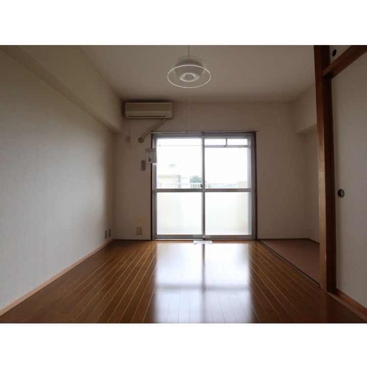 ハイツ柏木305の居間