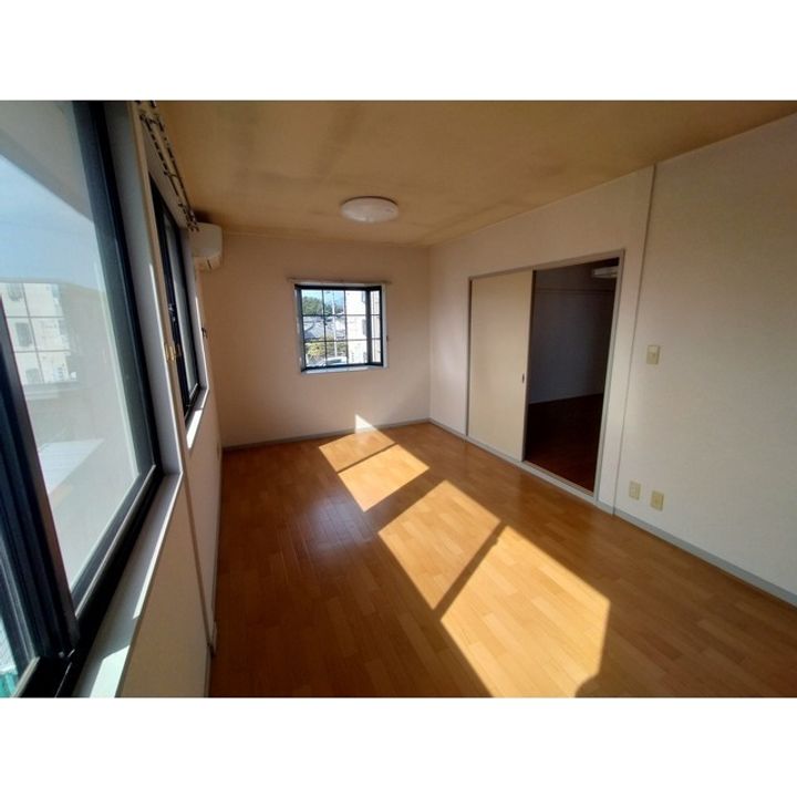 サンライフ西村の居間