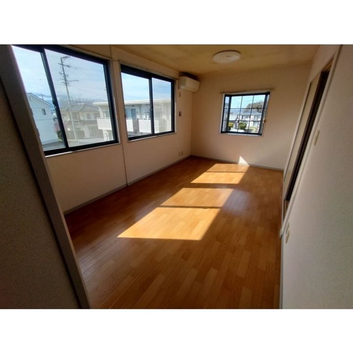 サンライフ西村の居間