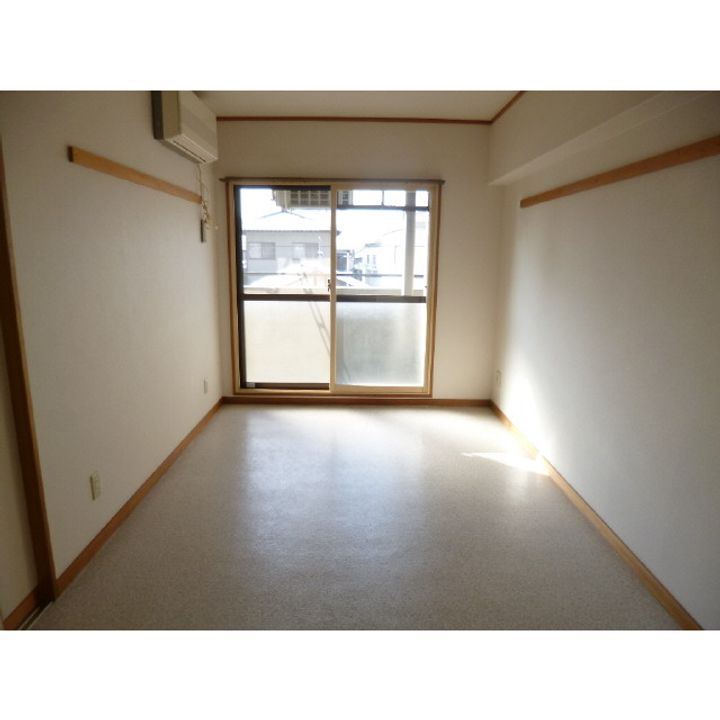 アネックス庄内516の居間