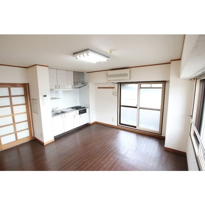 アネックス庄内517の居間