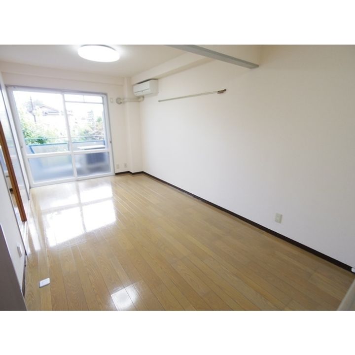 渚スクウェアビレッジ202の居間