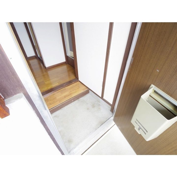 千草荘203の玄関