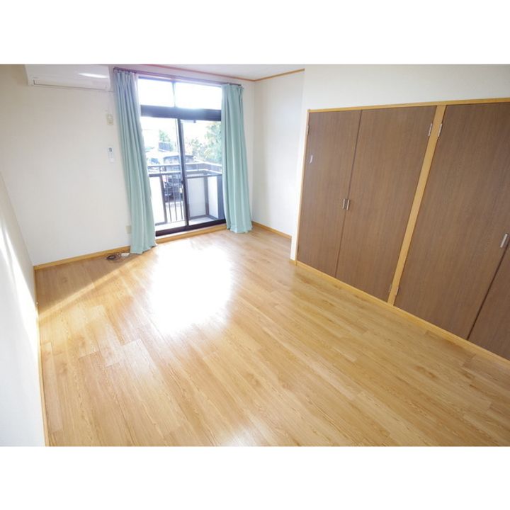 ファーストハイム東和田105の居間