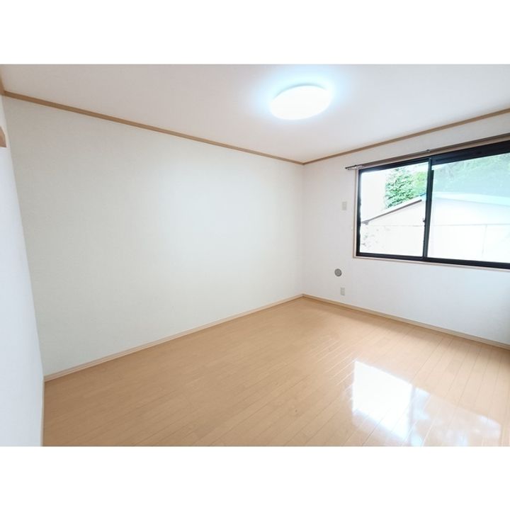 シャルム若里 C棟110の内装