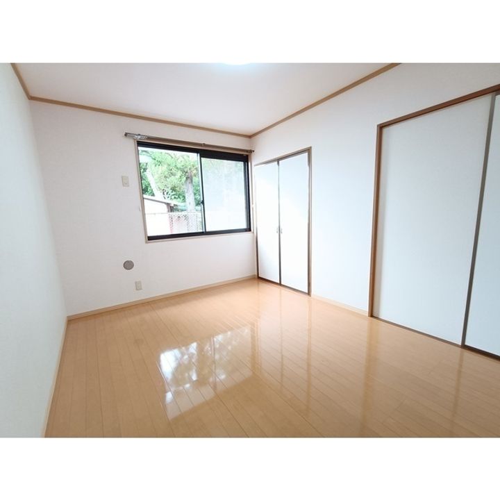 シャルム若里 C棟110の内装