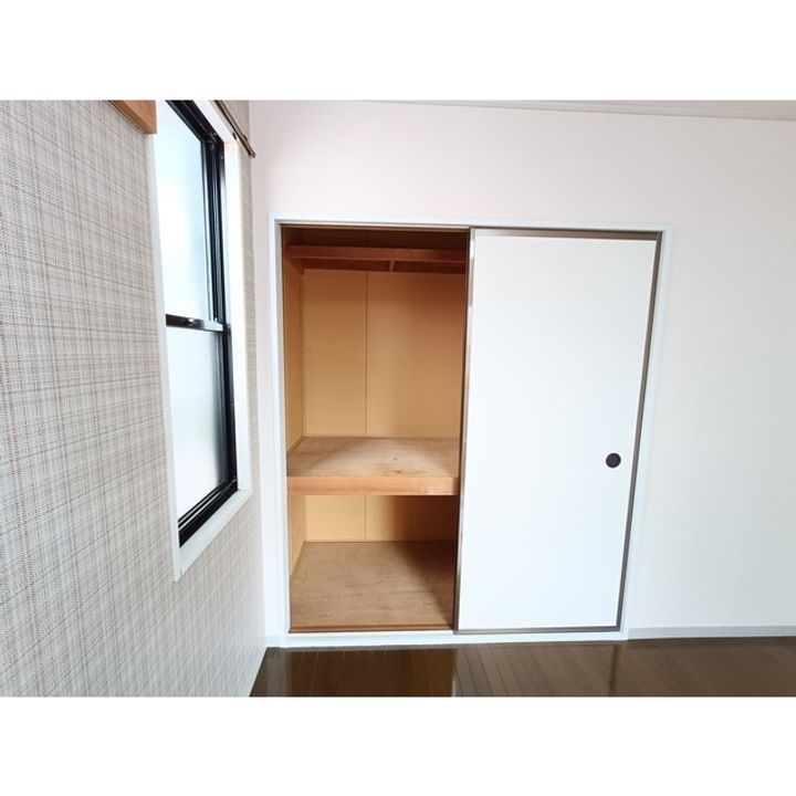 シャルム若里 C棟110の内装