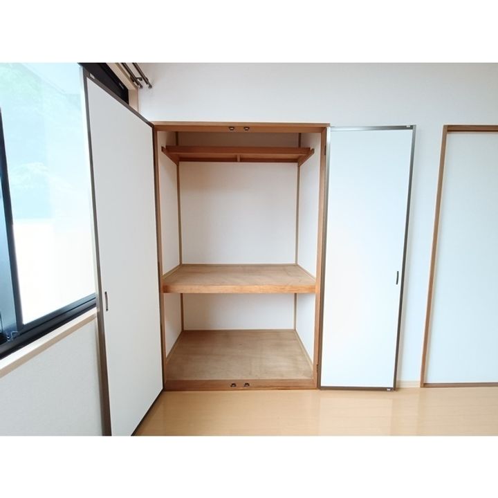 シャルム若里 C棟110の内装