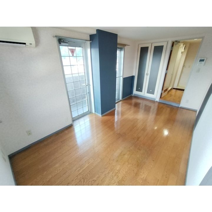 NPハイツ5-Aの居間