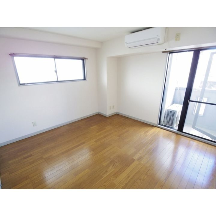 レヂデンス・ナガノ201の居間