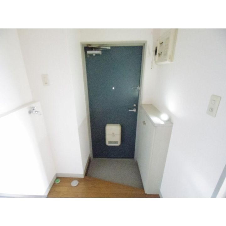 レヂデンス・ナガノ201の玄関