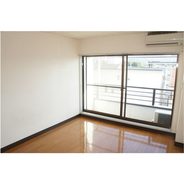 メゾンりんどう302の居間