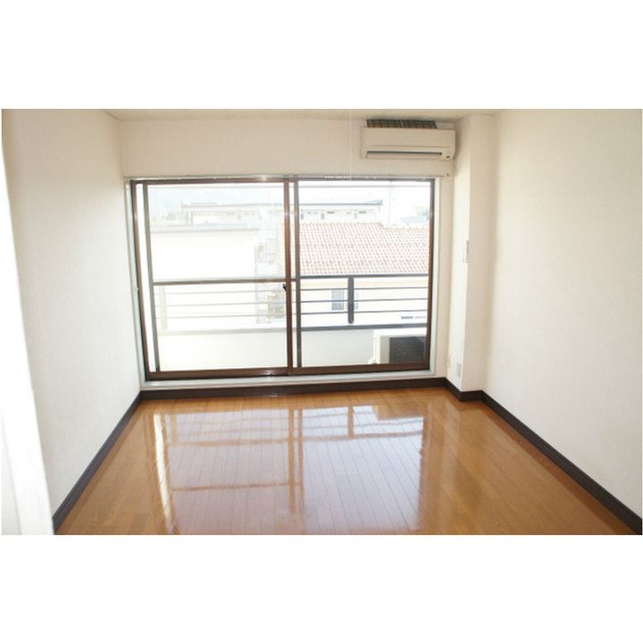 メゾンりんどう302の居間