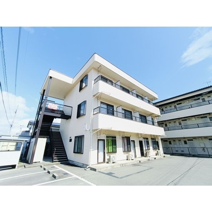 メゾンりんどう302の外観