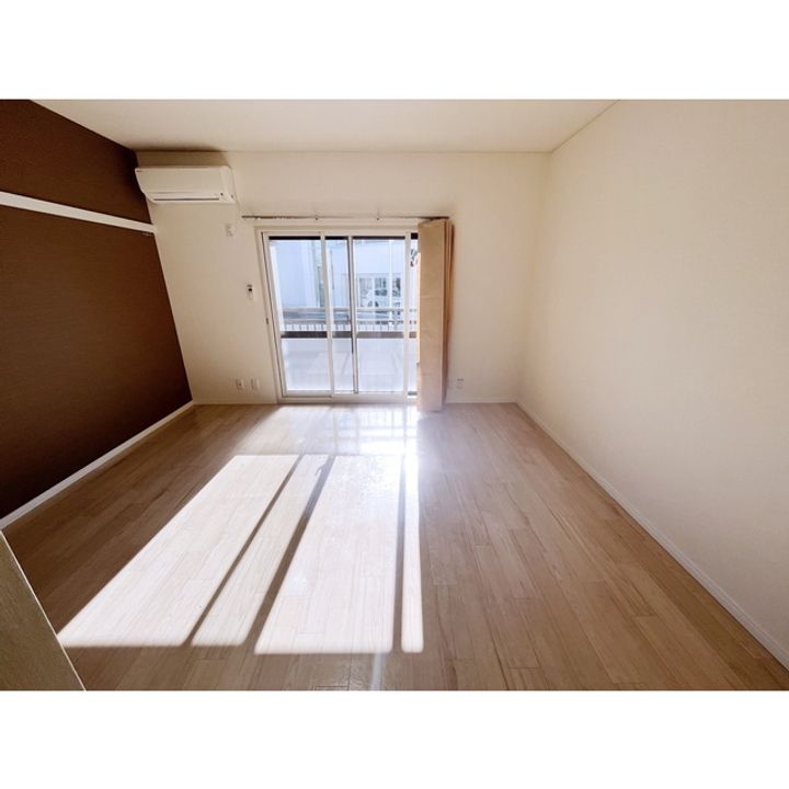 ベルメゾン南俣103の居間