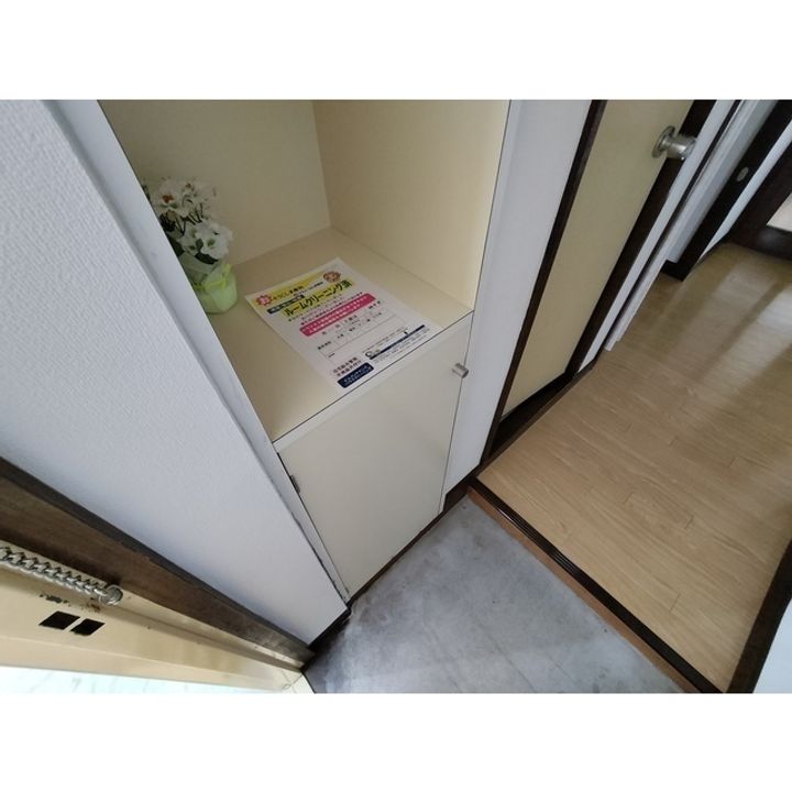 サンライズいなば202の玄関