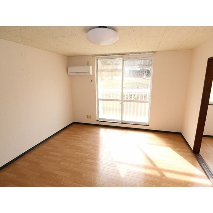 ハイツエコー102の居間