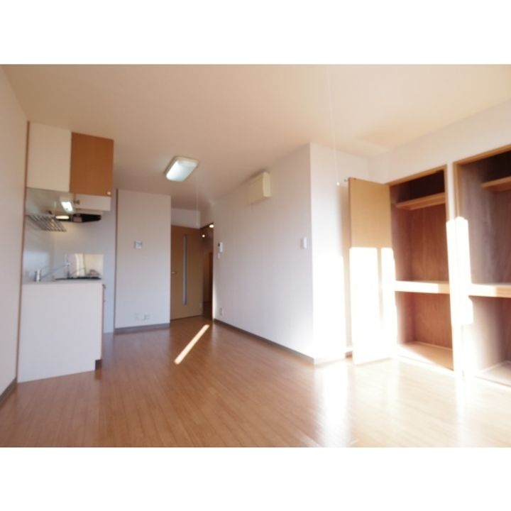 サープラスベルク103の居間