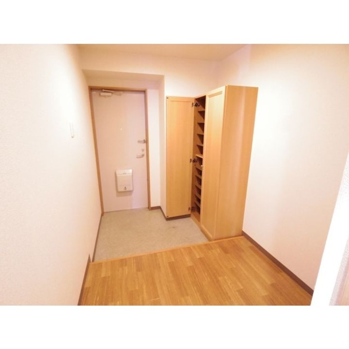 サープラスベルク103の玄関