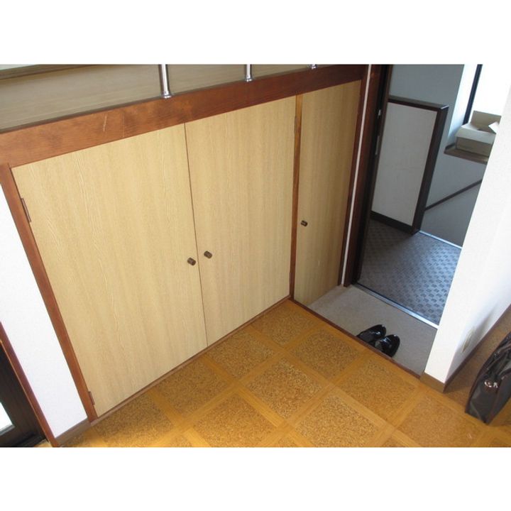 日通プロパンビルの玄関