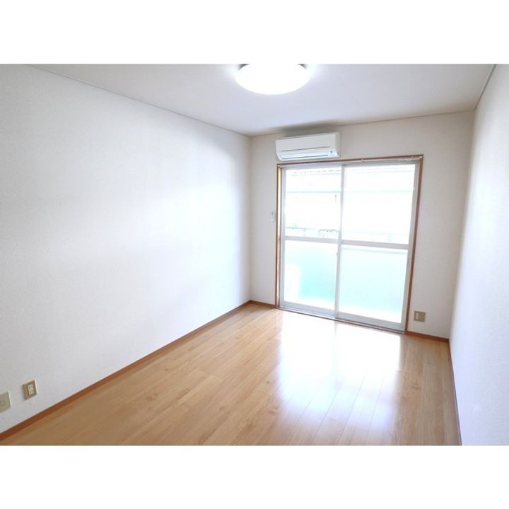 レジデンス城B-7の居間