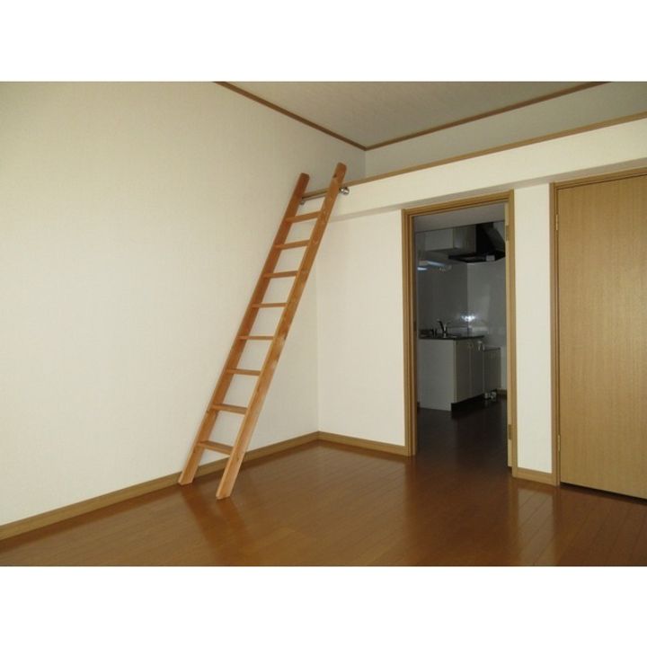 ヴェルートラルヂュⅡ107の居間