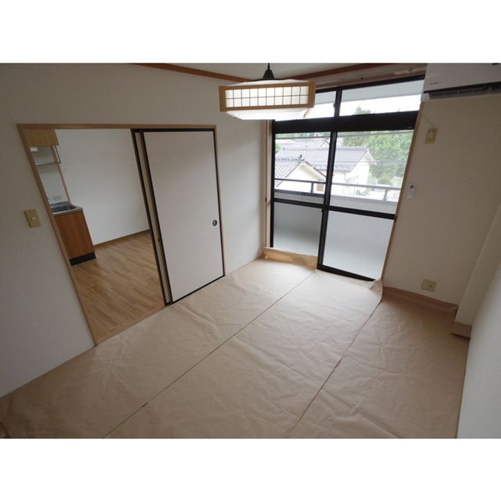 グリーンヒルズ白山B106の居間