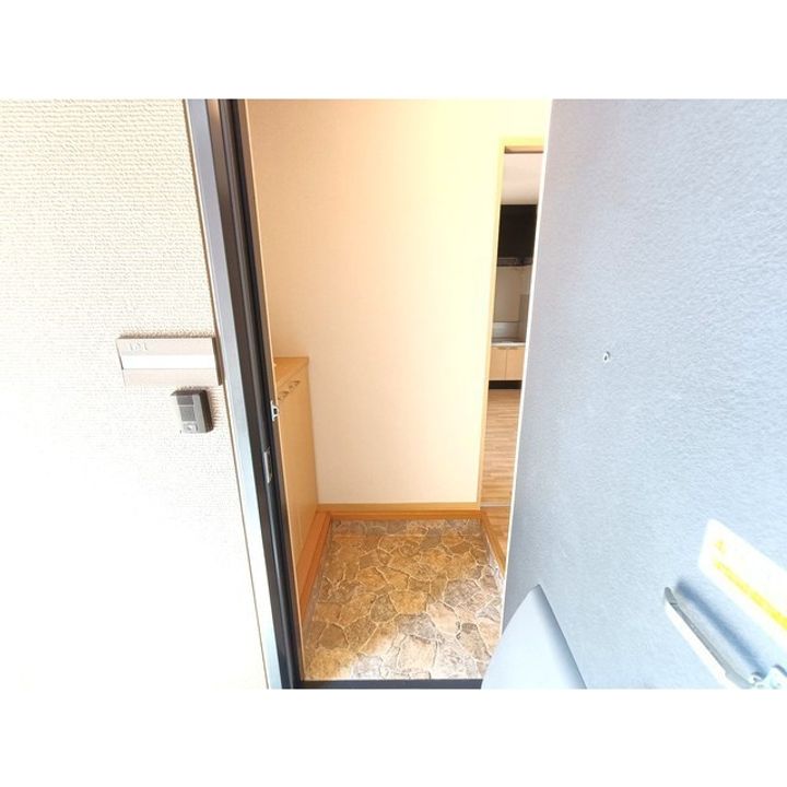 フォーレス二本松101の玄関