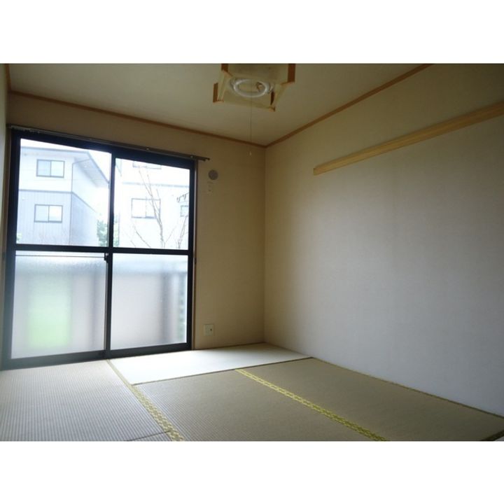 ロイヤルガーデン大和D-103の居間