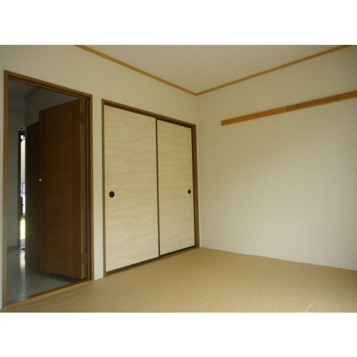 ロイヤルガーデン大和D-103の内装