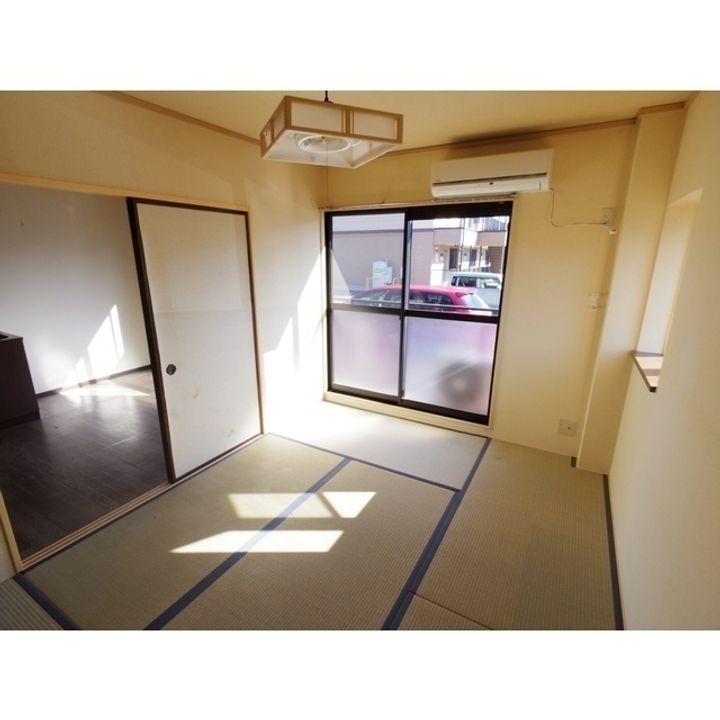 Surplus Two小林Ⅱ103の居間