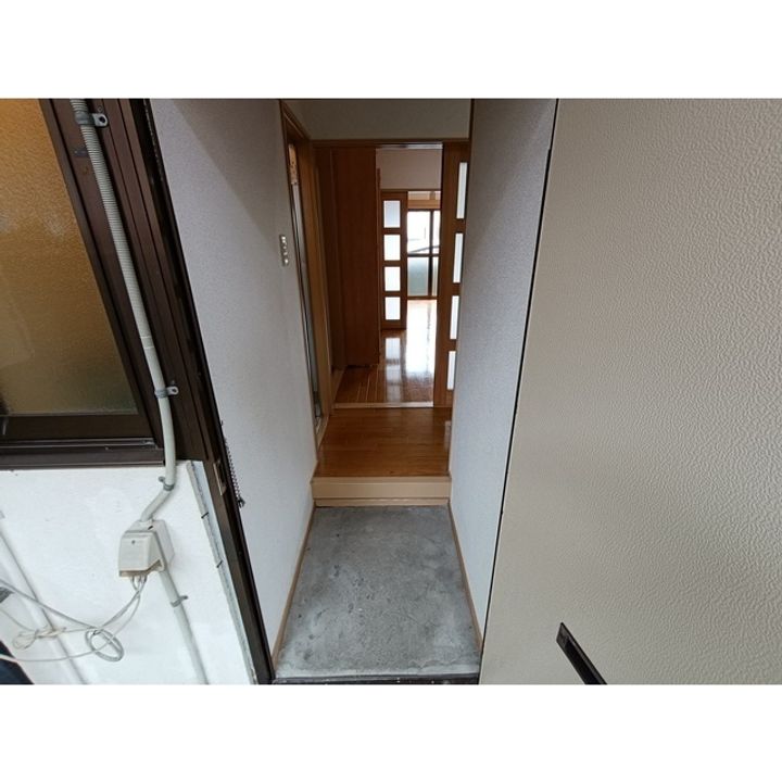 スカイハイツ102の玄関