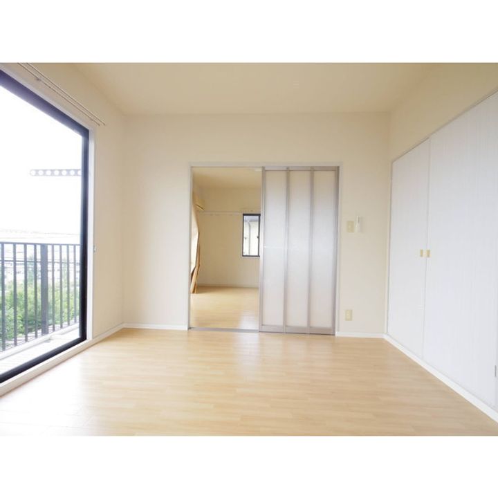 長野県上田市上野の賃貸アパートの居間