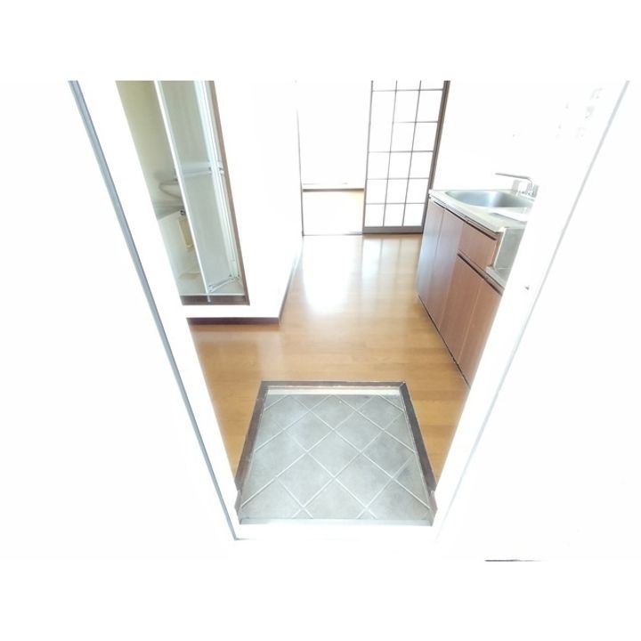 ハウスポートマロミ101の玄関