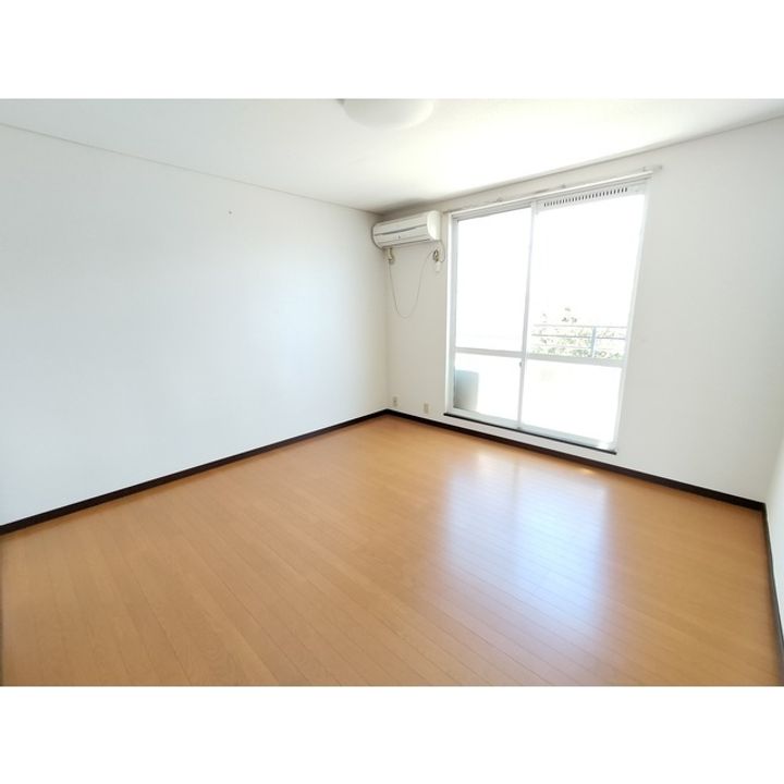 ハウスポートマロミ101の居間