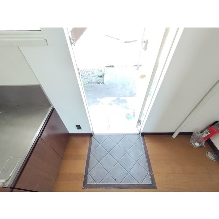 ハウスポートマロミ101の玄関