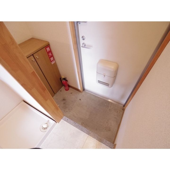 ジュリアス踏入B棟402の玄関