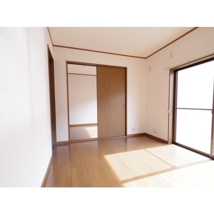 エヌケイパレス102の居間