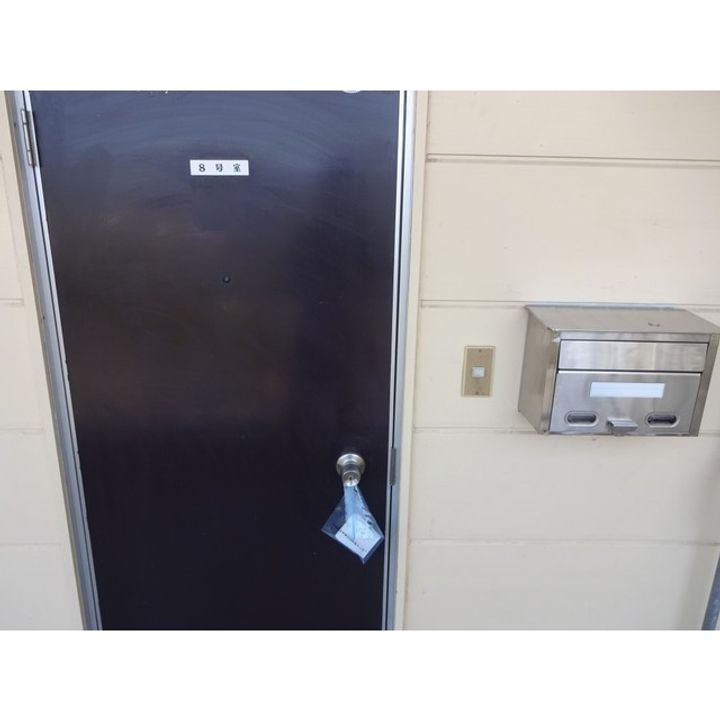 村越第一マンション6の玄関