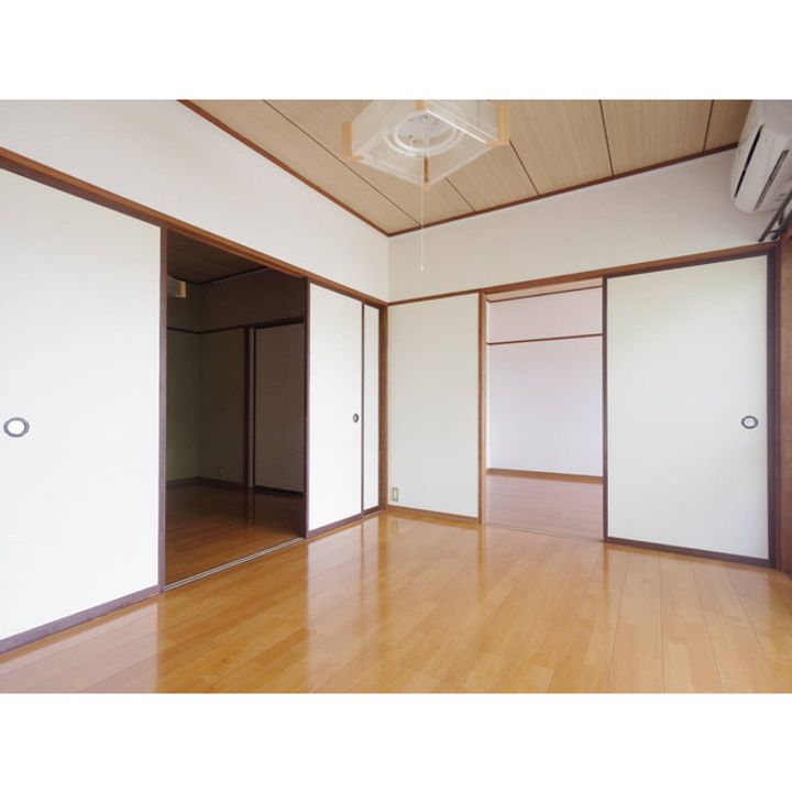 村越第一マンション6の居間