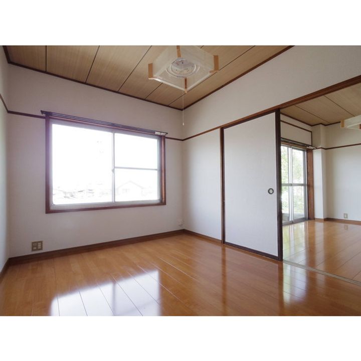 村越第一マンション6の居間